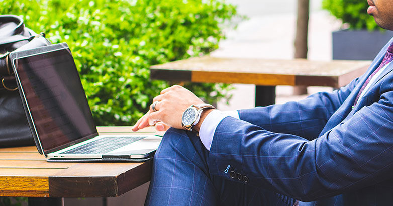 Site web și copywriting Luxury travel marketing needs a stunning website and a specific copywriting
