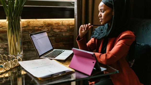 iş-ofis-yazma-içerik-bloglama-SEO-ipuçları-blog yazarları-sürücü-blog-trafik