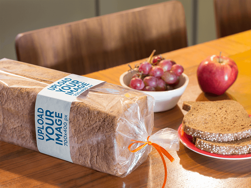 Bir Masanın Üstünde Paketlenmiş Bir Somun Ekmeğinin Etiket Mockup'ı