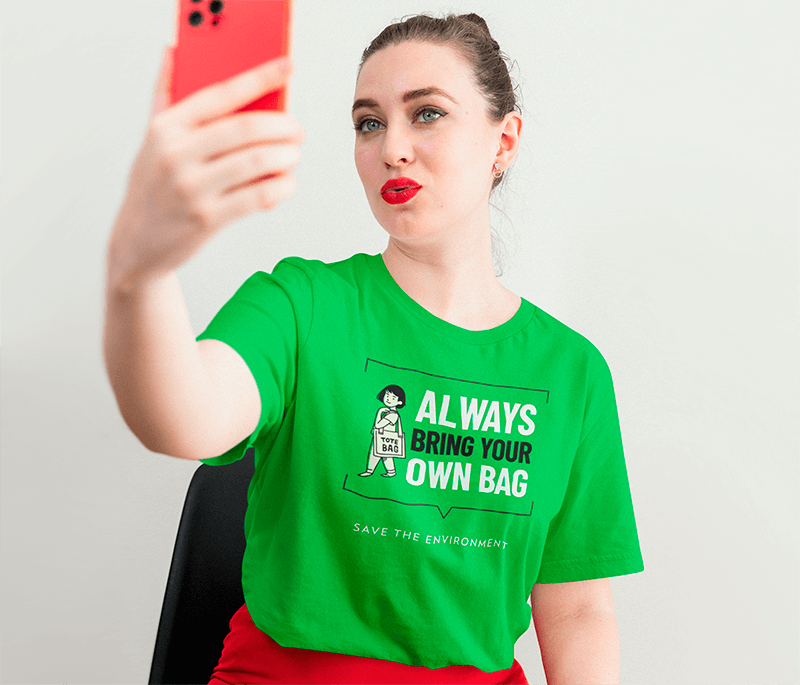 Sevgililer Günü Kıyafetiyle Selfie Çeken Bir Kadının T Shirt Modeli