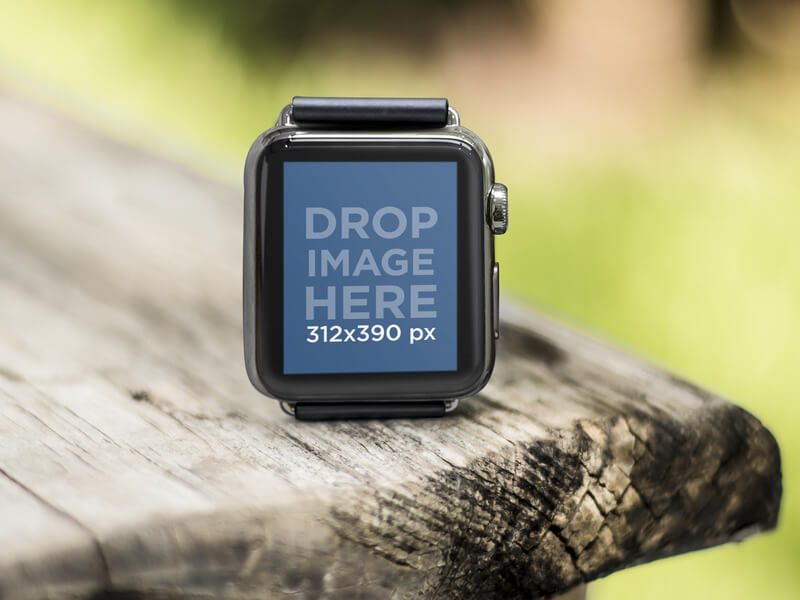 Mockup Black Apple Watch di Meja Piknik Kayu Di Taman
