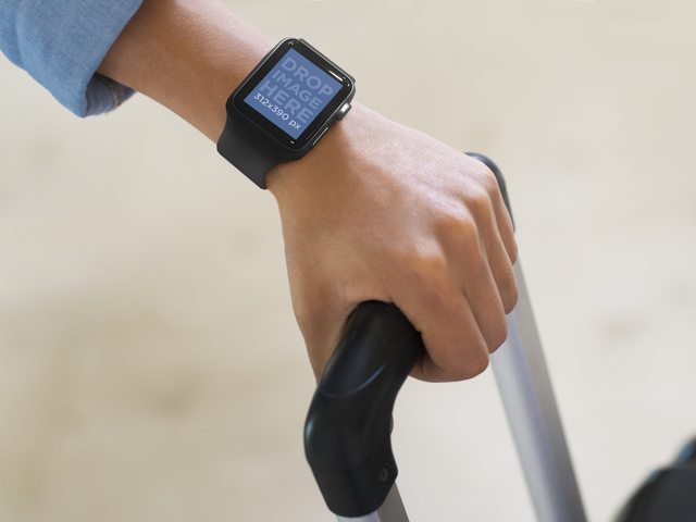 Mengenakan Apple Watch Hitam Saat Bepergian Template Mockup Placeit Stage Image
