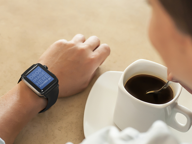 Nona Muda di Coffee Break Mengenakan Gambar Panggung Placeit Apple Watch Hitam