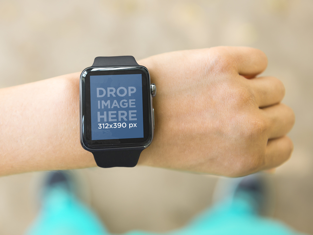 Wanita Muda Pergi Berlari dan Mengenakan Apple Watch Sport Placeit Gambar Panggung