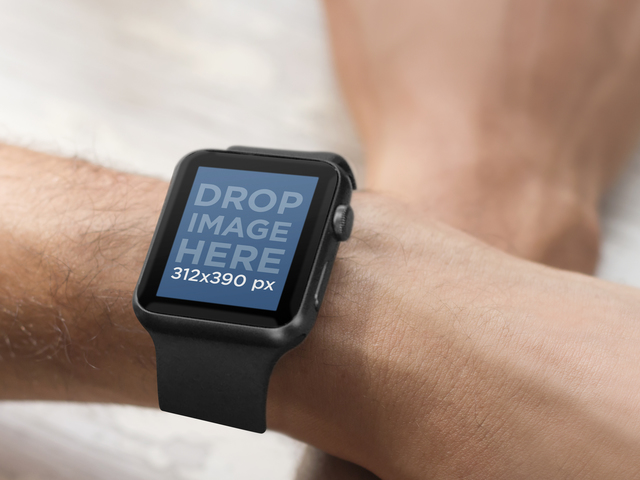 Tangan Pria Bersilang Mengenakan Template Mockup Apple Watch Hitam Gambar Panggung Placeit