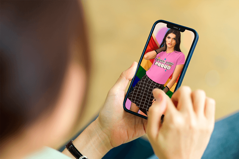 Iphone Kullanan Bir Kadının Öne Çıktığı Mockup