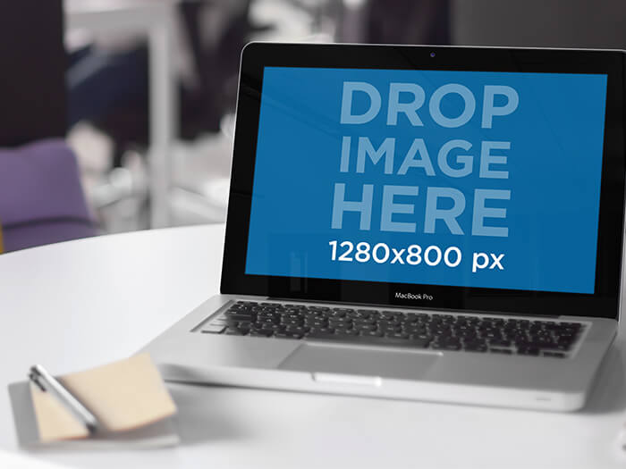 Macbook Mockup Şablonu Ve Bir Defter