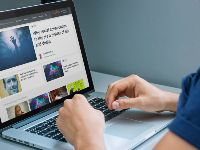 Macbook Pro Mockup 15 İnç Adam Profesyonel