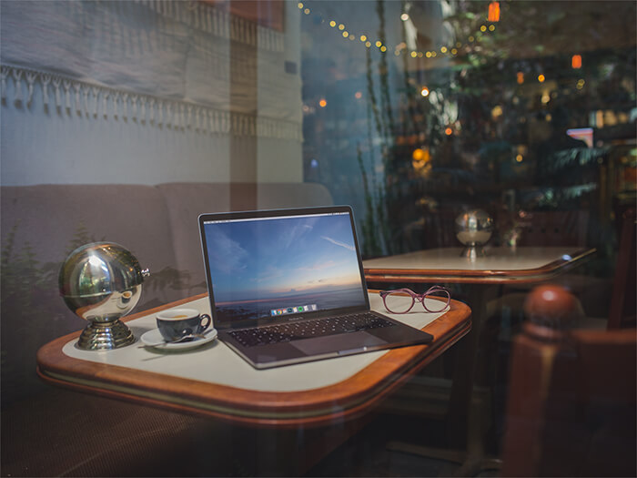 Bağlam Kopyalamada Uzay Grisi Macbook Mockup