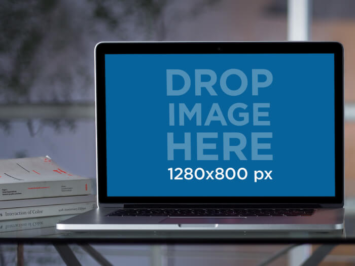 Macbook Pro 15 İnç Mockup Masa Camı