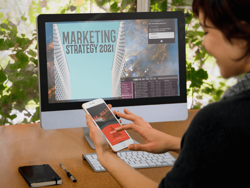 Iphone 6 Ve Imac Office Mockup'ta Kullanan Kız