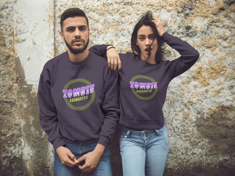 Schönes Paar, das Rundhals-Sweatshirts trägt