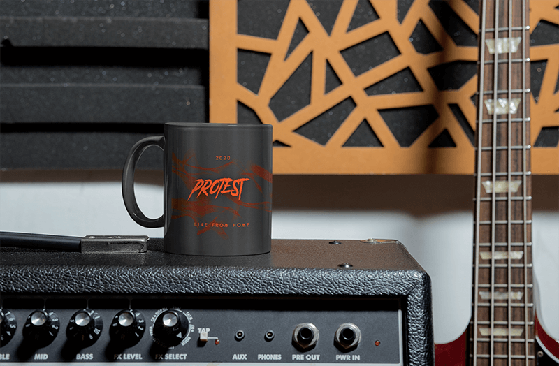 Bechermodell mit Rockband-Logo