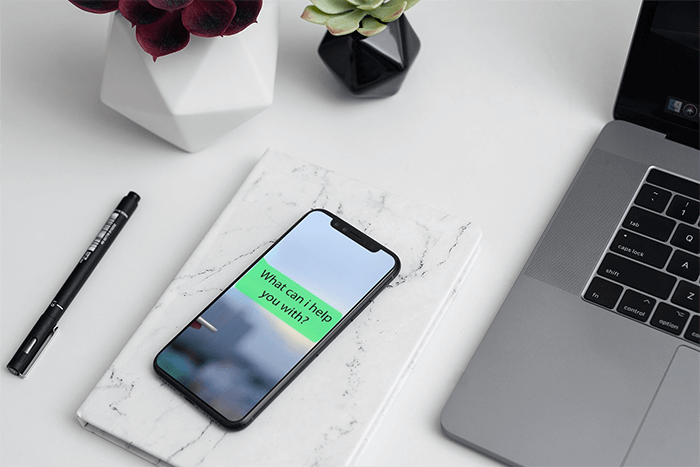 Makieta Iphone 11 Pro na eleganckim biurku
