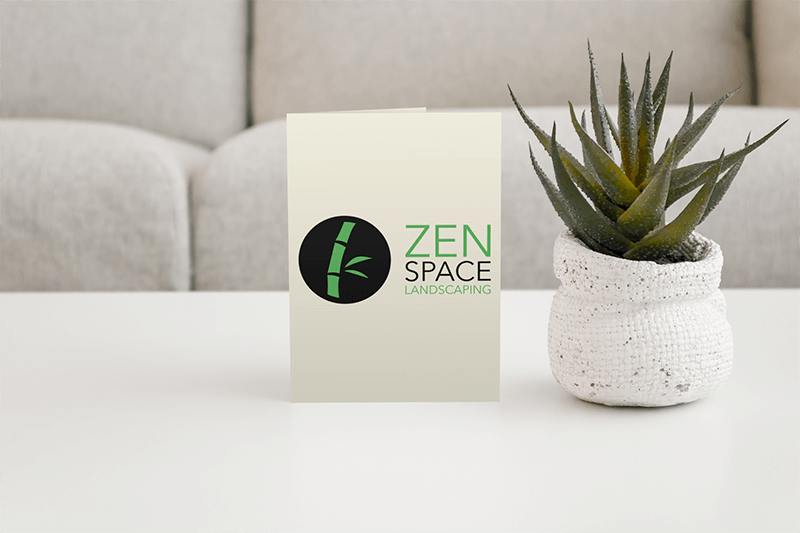 Mockup Einer Grußkarte Auf Einem Tisch In Der Mitte