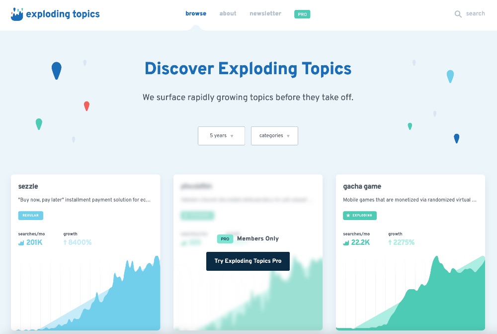 Screenshot della home page di Exploding Topics con una riga di risultati
