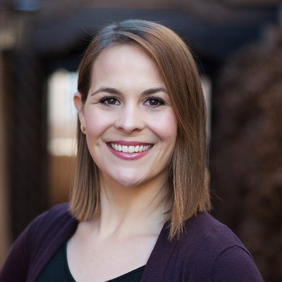 Anna Hrach, Strategin