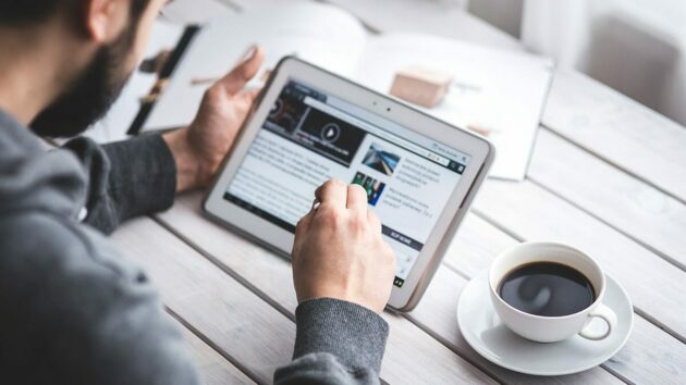 blog-berita-portal-website-baca-artikel-internet-tablet-ipad-gadget