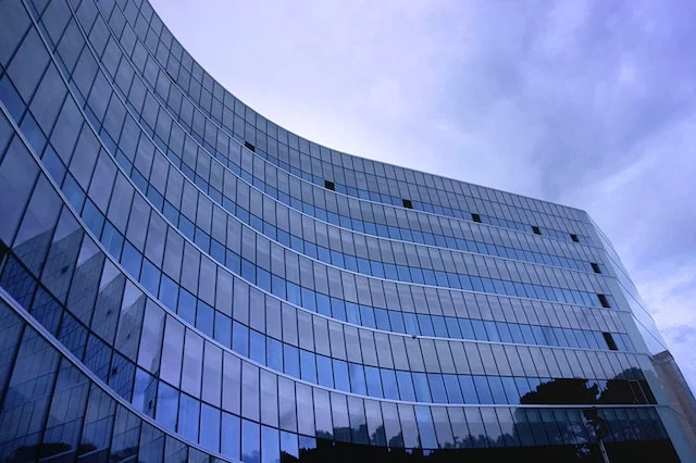 Was ist der Unterschied zwischen der Investition in Gewerbe- und Wohnimmobilien?