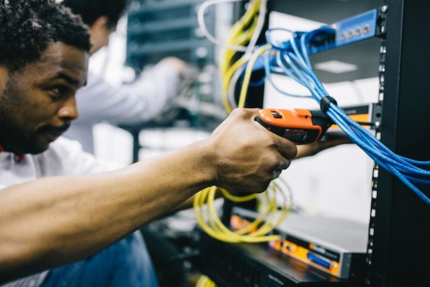 Telekom Sektöründe Yaygın Karşılaşılan Zorluklar ve Kalite Güvencesi Nasıl Yardımcı Olur?