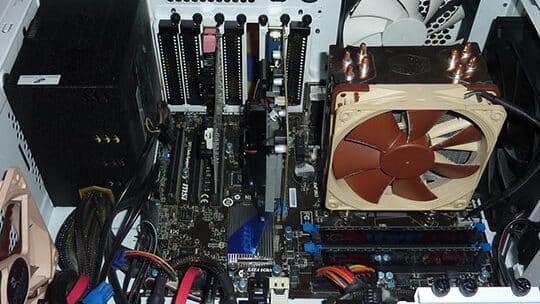 ordinateur-de-bureau-tour-jeu-matériel-pc-carte-mère-cpu-gpu