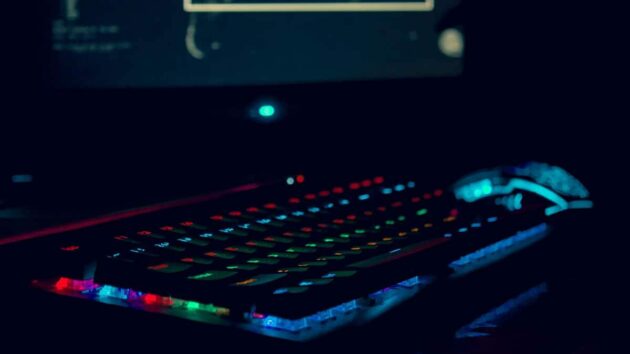 gaming-desktop-ordinateur-clavier-souris