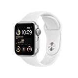 Apple Watch SE (รุ่นที่ 2) [GPS 40mm] สมาร์ทวอทช์พร้อมตัวเรือนอะลูมิเนียมสีเงิน & สายแบบ Sport Band สีขาว - S/M. ตัวติดตามฟิตเนสและการนอนหลับ, การตรวจจับการชน, เครื่องวัดอัตราการเต้นของหัวใจ, จอภาพเรตินา, กันน้ำ