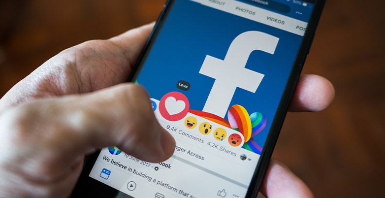 mobilne media społecznościowe Mobile Social Media, facebook sharing