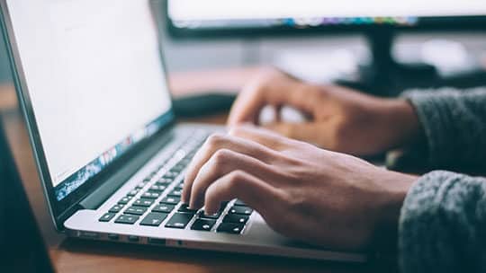 Keuntungan laptop dibandingkan komputer desktop