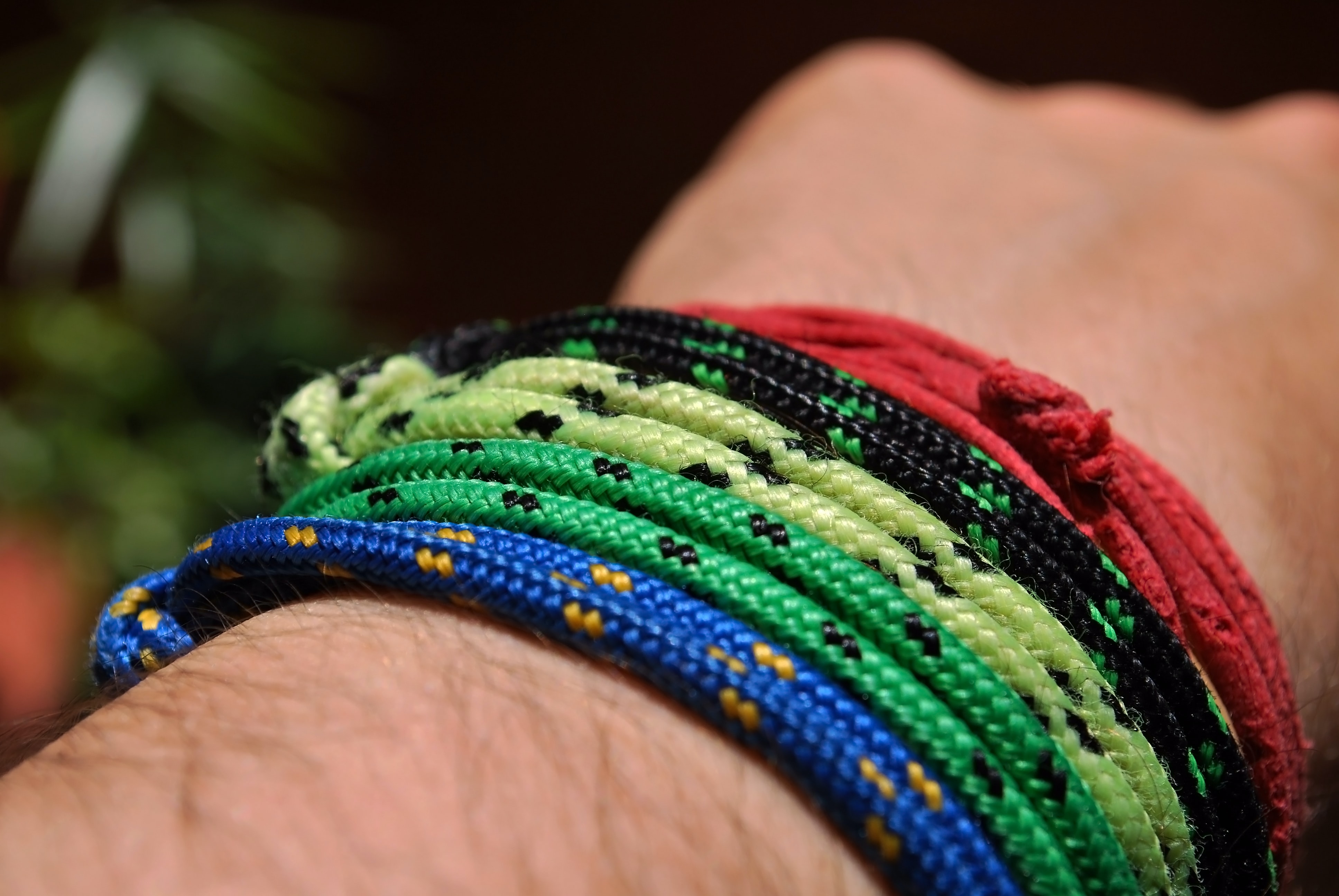 Perlenarmbänder