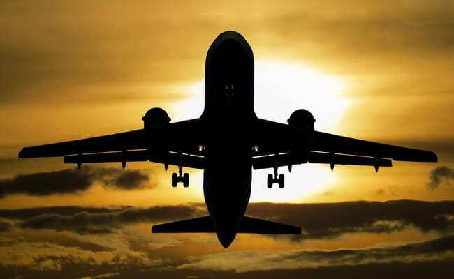 Mopinion: 사용자 피드백을 통한 여행 웹사이트 및 앱 개선 - Plane