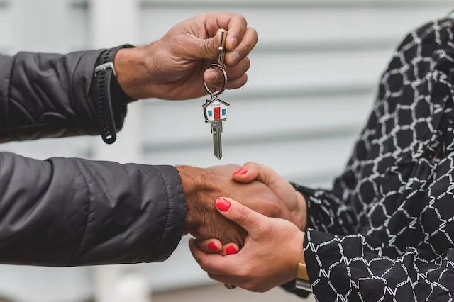 Consigli per i proprietari che si occupano di aumenti dei costi nelle proprietà in affitto e negli HMO