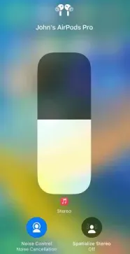 انتقل إلى مركز التحكم لتشغيل إلغاء الضوضاء على airpods