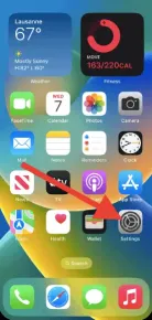Używanie aplikacji Ustawienia do twardego resetowania iPhone'a 14 Pro Max.