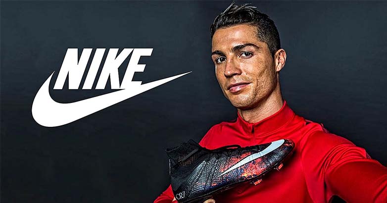 Cristiano Ronaldo, Nike ayakkabısıyla selfie çekti