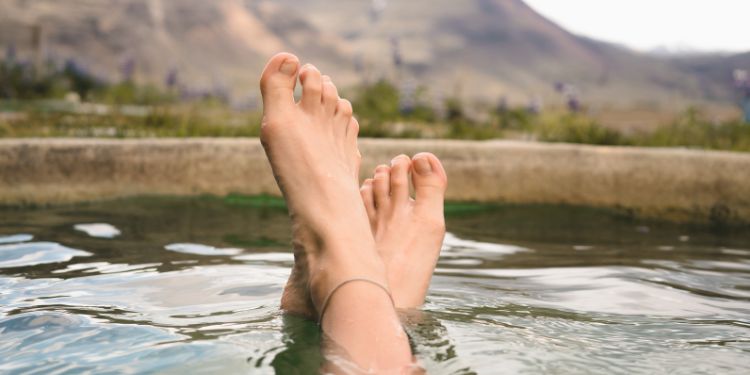 manzara eşliğinde ayak fotoğrafı