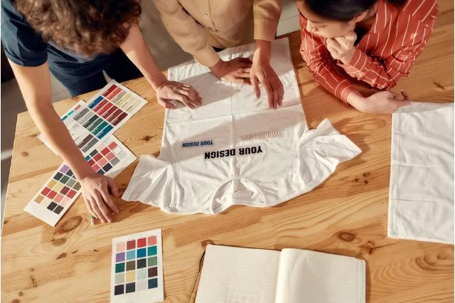 Come aumentare il riconoscimento del marchio con merchandising e abbigliamento
