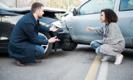 La strada per il recupero: come può aiutare un avvocato specializzato in incidenti stradali