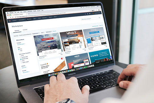 Website-Desain-Laptop-Marketing-Online-Internet-Work-Office