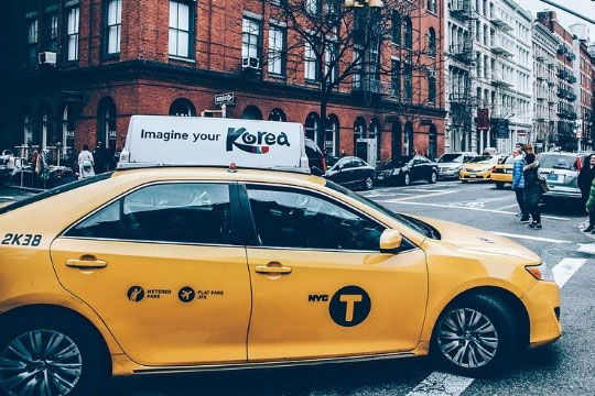 Digital-Signage-Werbung-Cab-Car