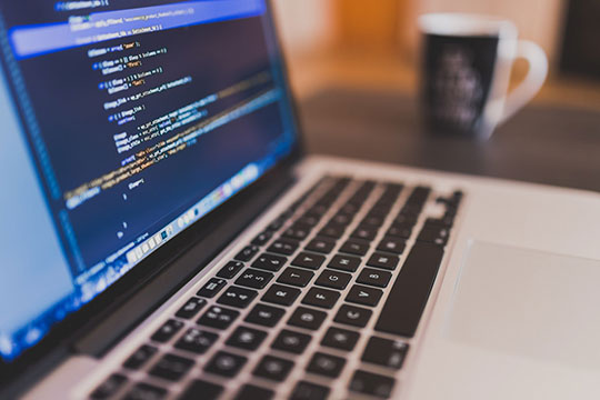 codifica-sviluppatore-sviluppo-programmatore-tecnologia-software-di-programmazione