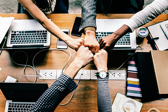 realizzazione-collaborazione-ufficio-avvio-successo-lavoro-di-squadra