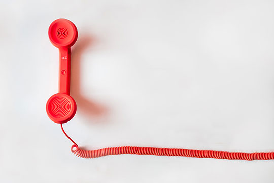 chiama-telefono-contatto-assistenza-clienti-aiuto