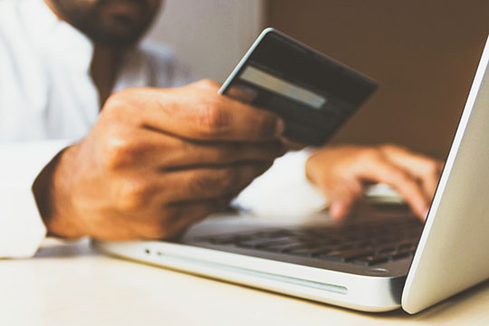 komputer-laptop-jual-jual-diskon-online-pembayaran-ecommerce-belanja