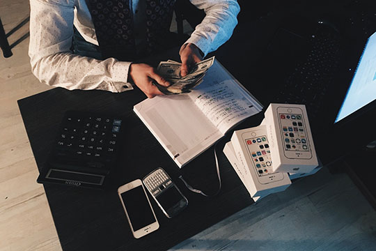 afaceri-calculator-ecommerce-antreprenor-finanțare-bani-m-commerce