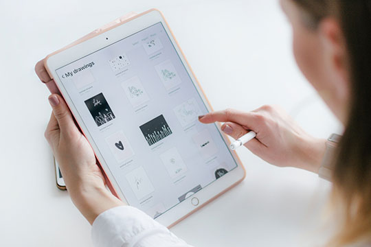 ウェブアプリとクラウドアプリのビジネスデザインデバイスiPadタブレット