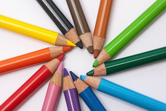 สีสร้างสรรค์วาดสีดินสอออกแบบเครื่องมือ