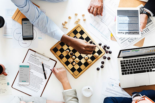 business-data-meeting-office-plan-strategia-tecnologia-lavoro