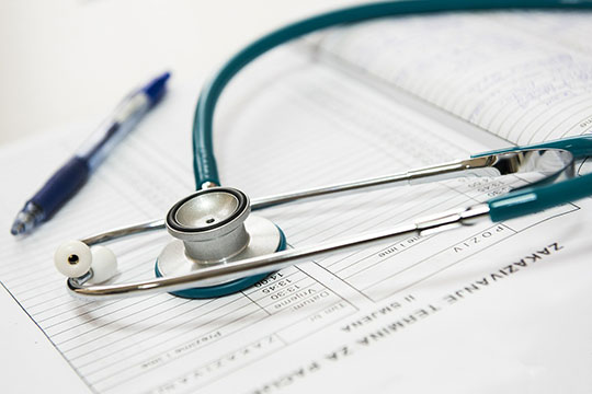 medico-medico-clinica-sanitaria-ospedale-medicina