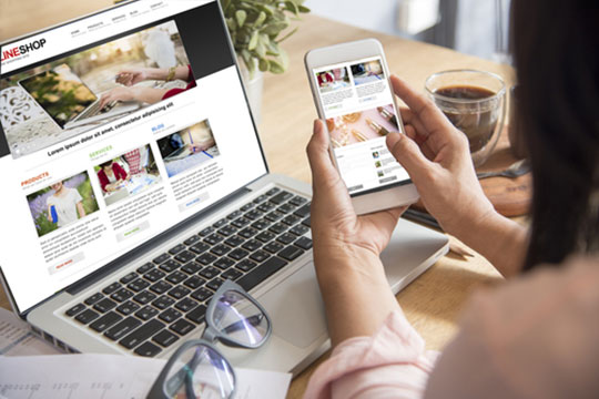 sito web-design-sviluppo-lavoro-scrivania-ufficio